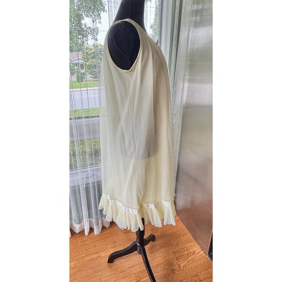 Vintage 1960s babydoll, yellow sheer negligee, sleeveless nightgown - Picture 5 of 7